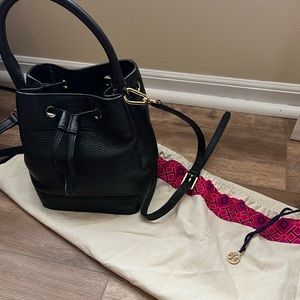 Tory Burch black bucket handbag- excellent condition